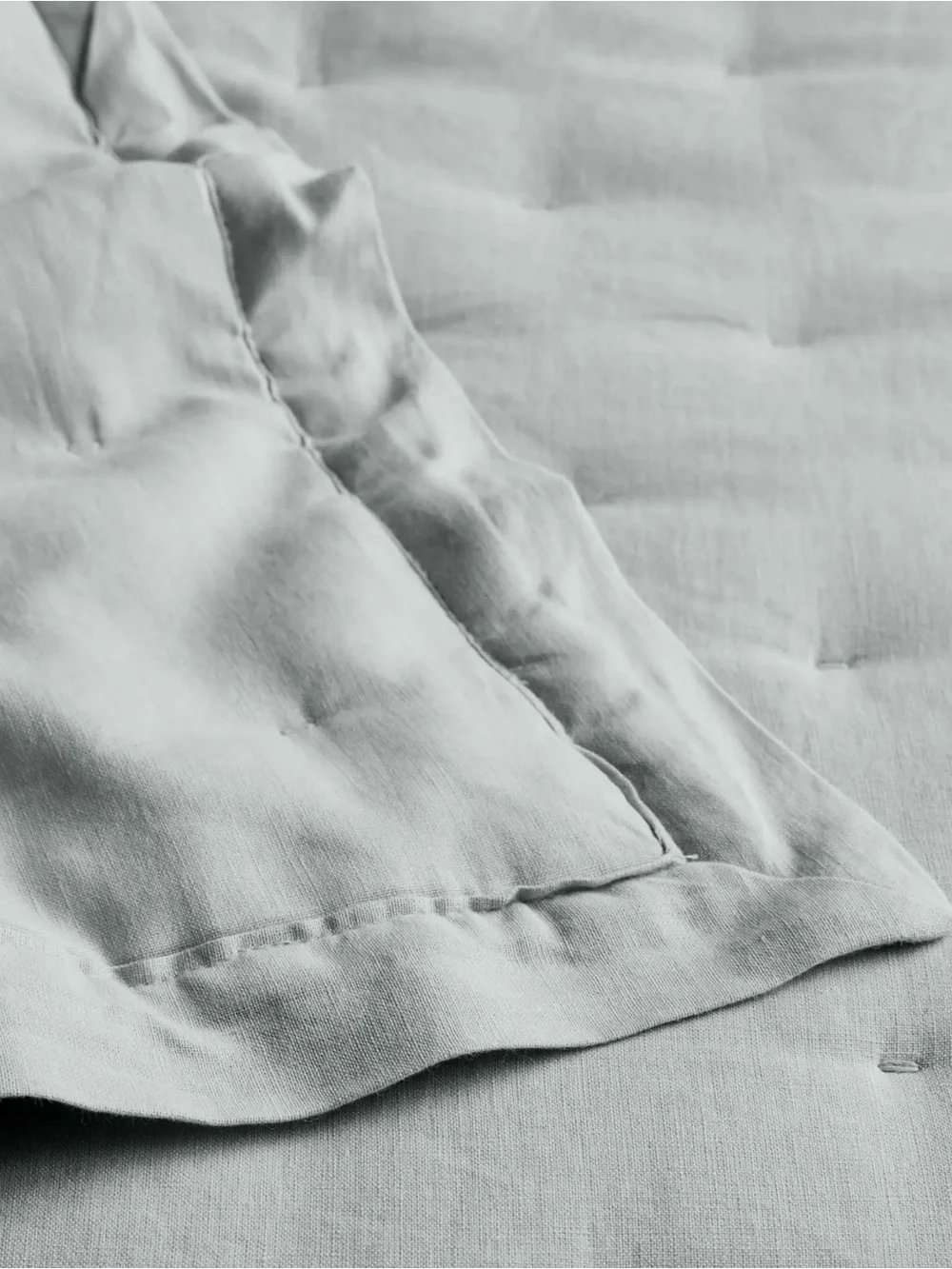 Quince Mist European Linen Full/Queen Dream Quilt - Retail $164